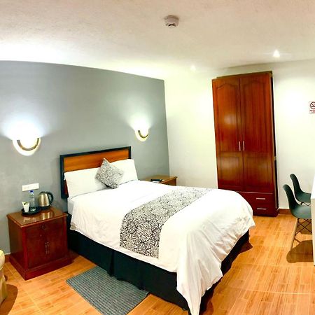Accel Hotel La Quinta Ibarra Bagian luar foto
