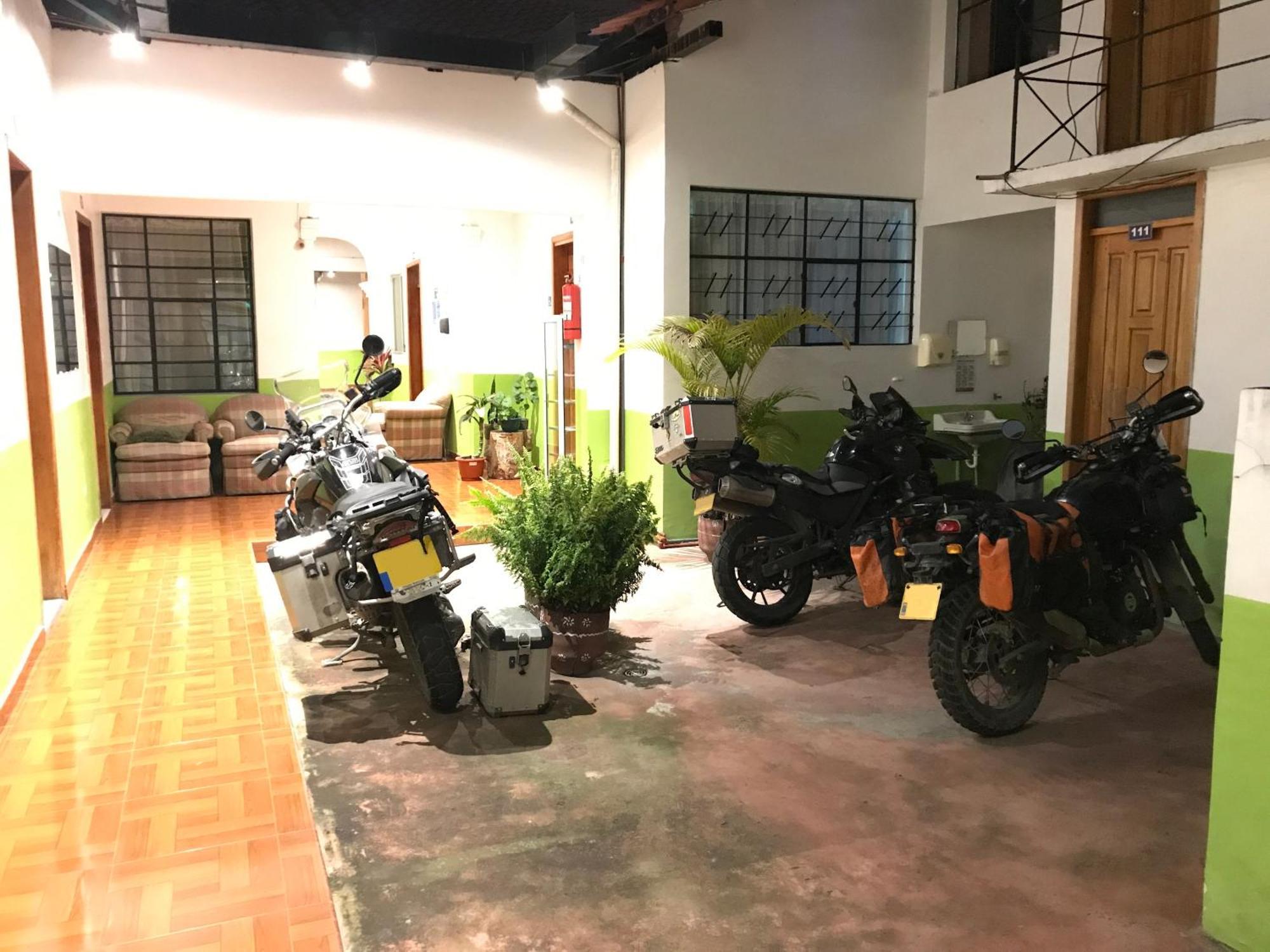 Accel Hotel La Quinta Ibarra Bagian luar foto