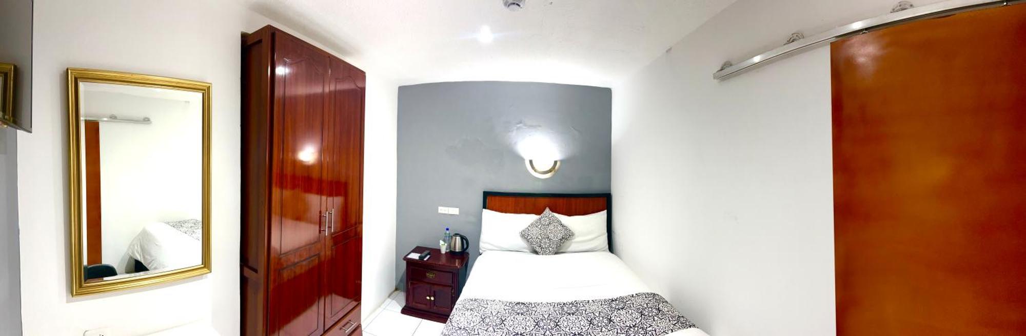 Accel Hotel La Quinta Ibarra Bagian luar foto