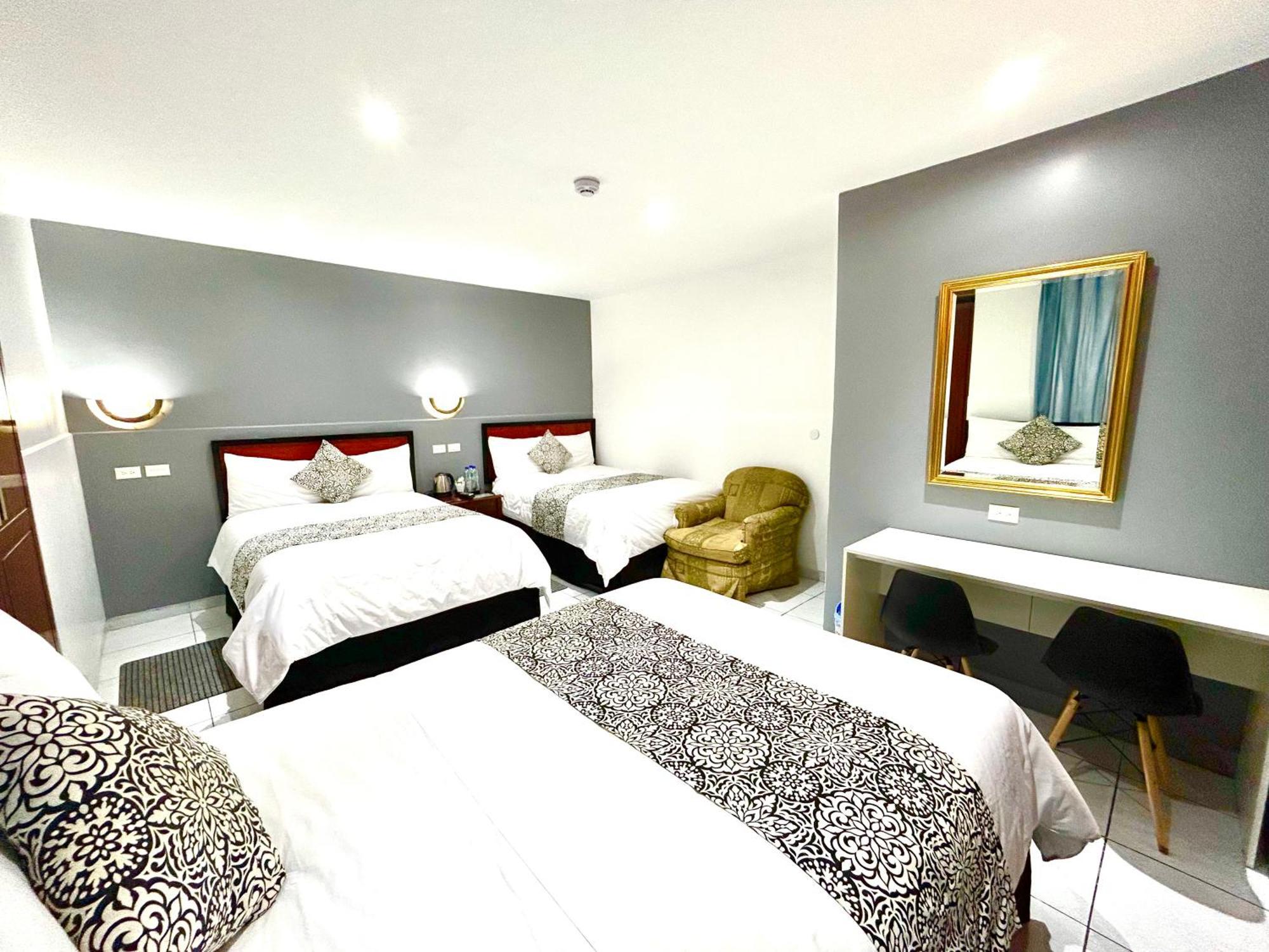 Accel Hotel La Quinta Ibarra Bagian luar foto