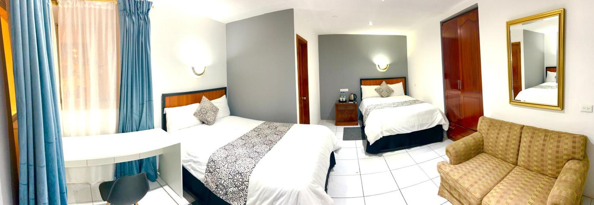 Accel Hotel La Quinta Ibarra Bagian luar foto
