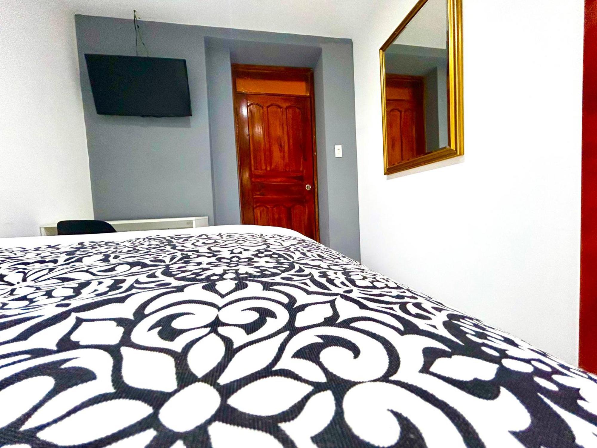 Accel Hotel La Quinta Ibarra Bagian luar foto