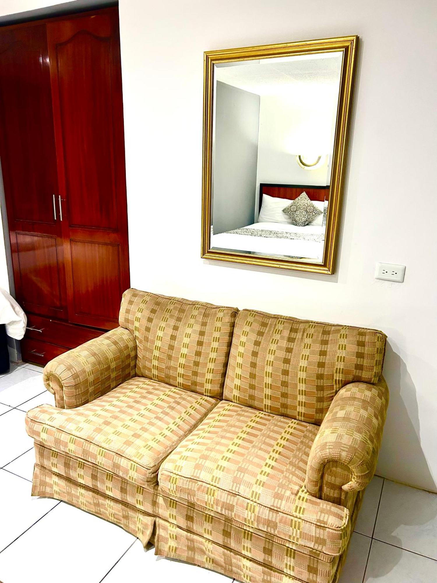 Accel Hotel La Quinta Ibarra Bagian luar foto