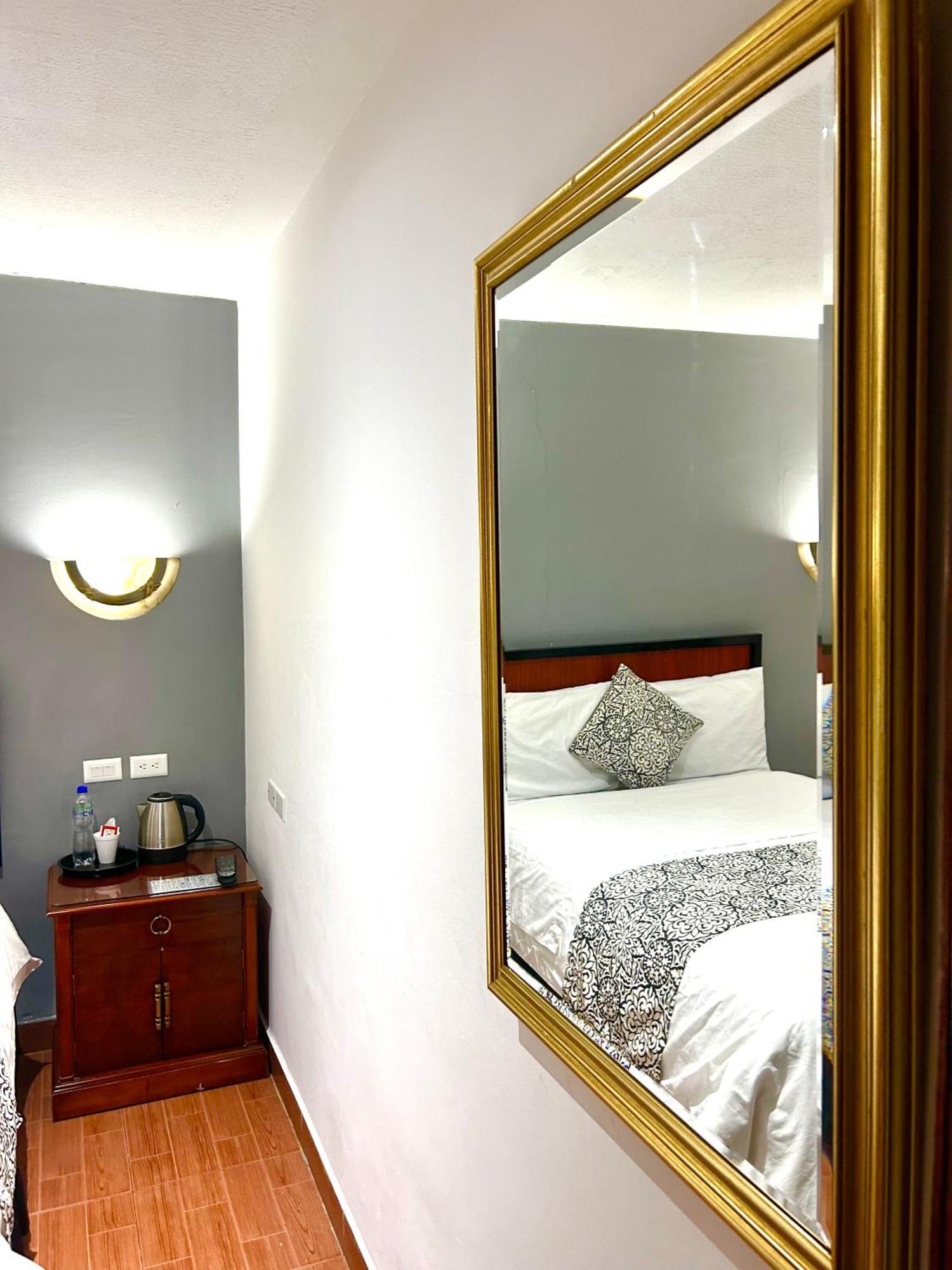 Accel Hotel La Quinta Ibarra Bagian luar foto