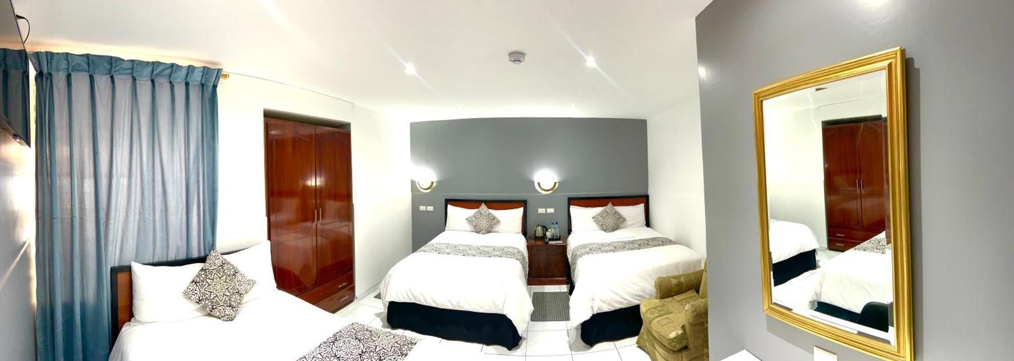 Accel Hotel La Quinta Ibarra Bagian luar foto