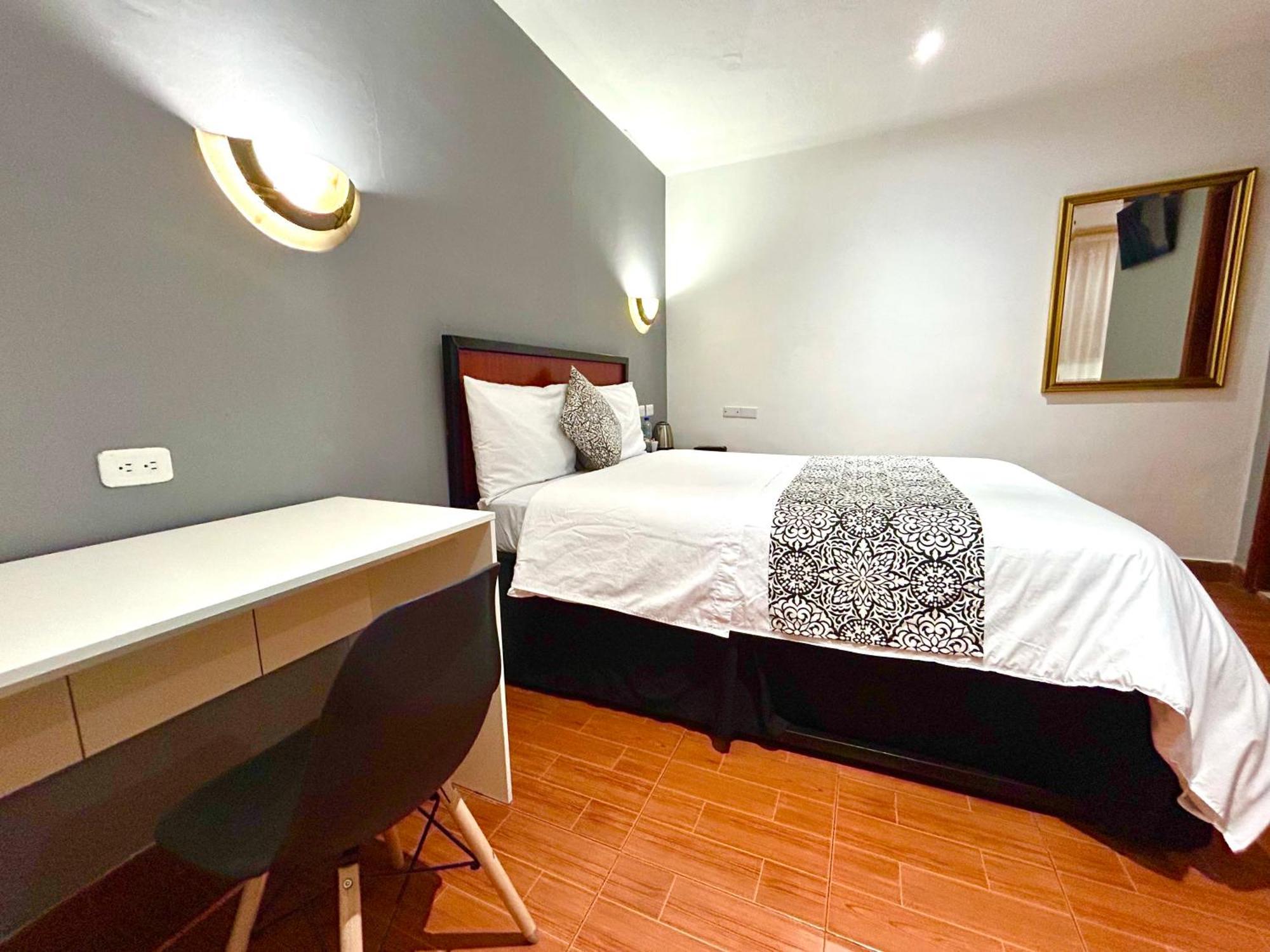 Accel Hotel La Quinta Ibarra Bagian luar foto