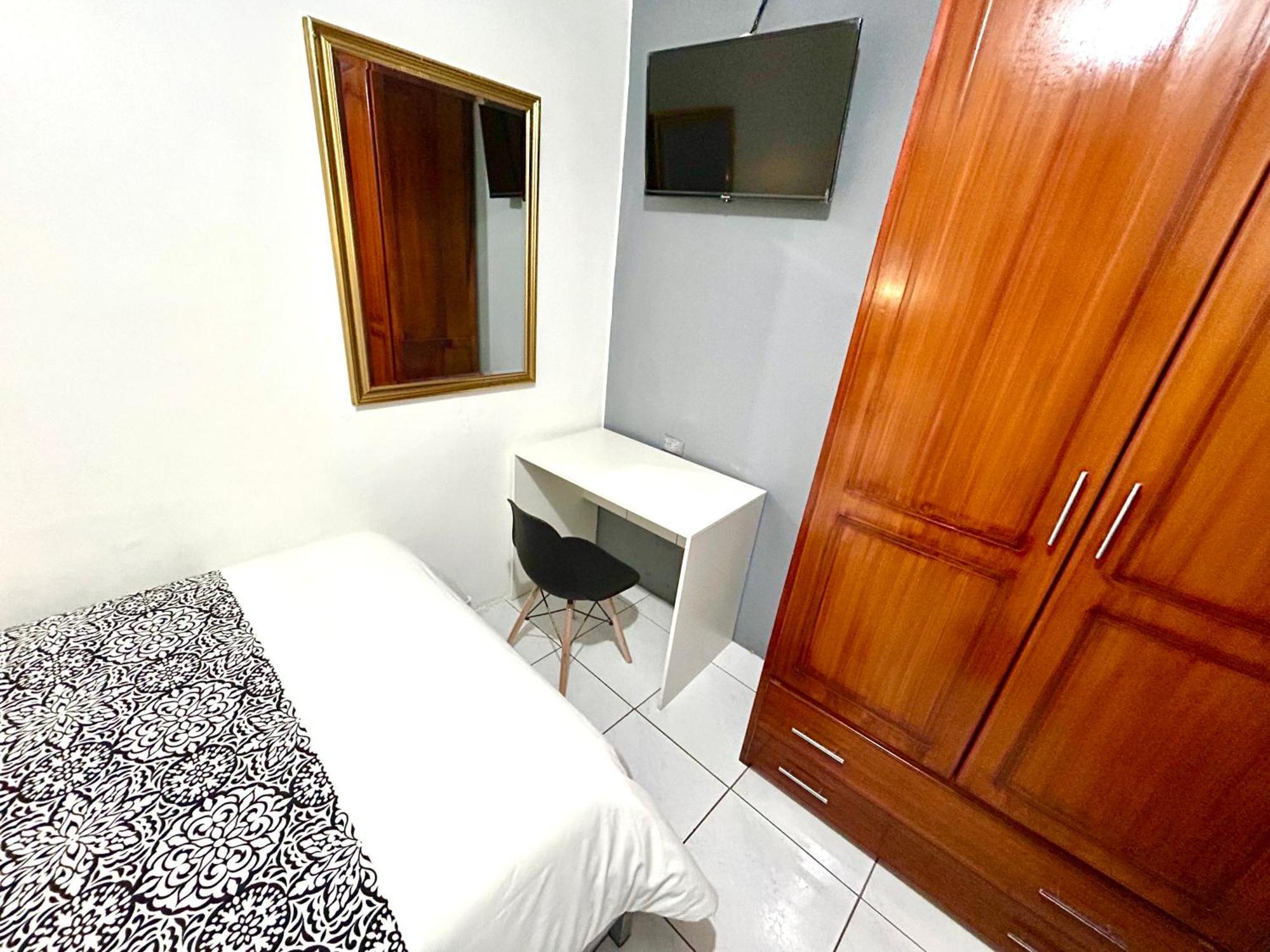 Accel Hotel La Quinta Ibarra Bagian luar foto