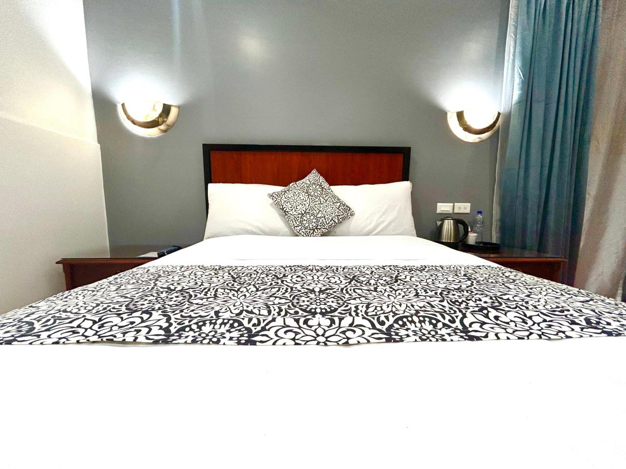 Accel Hotel La Quinta Ibarra Bagian luar foto