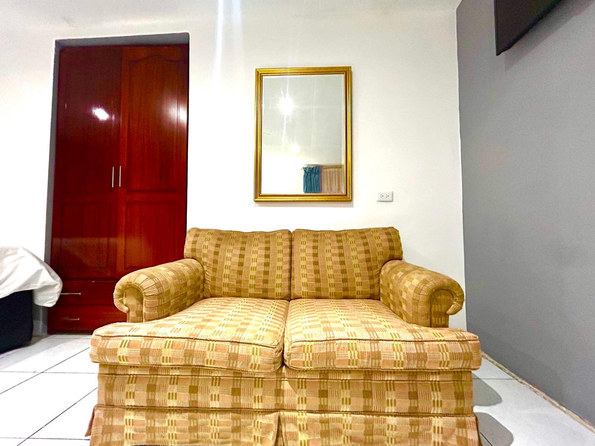 Accel Hotel La Quinta Ibarra Bagian luar foto