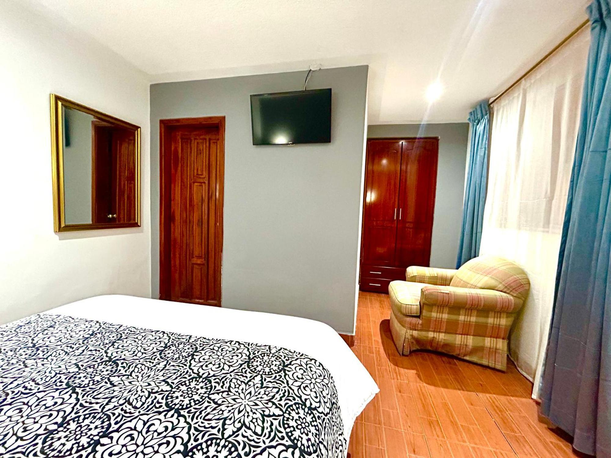 Accel Hotel La Quinta Ibarra Bagian luar foto