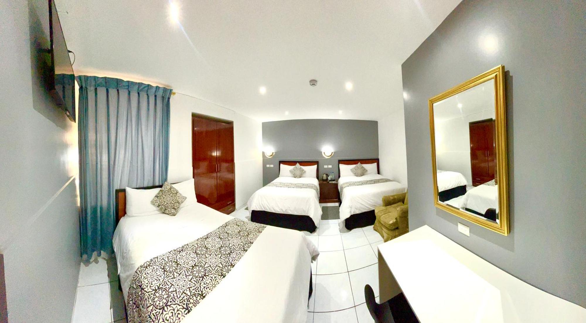 Accel Hotel La Quinta Ibarra Bagian luar foto