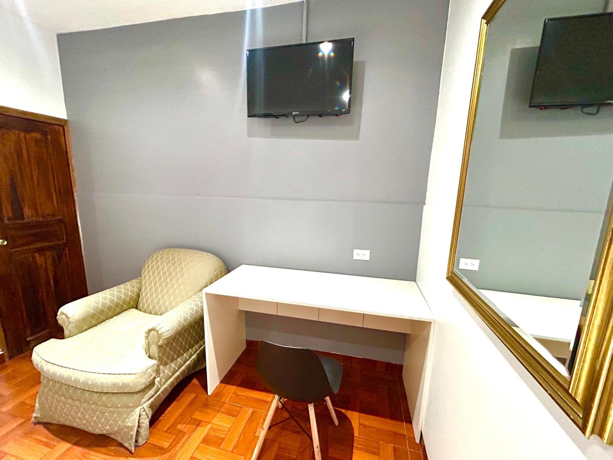 Accel Hotel La Quinta Ibarra Bagian luar foto