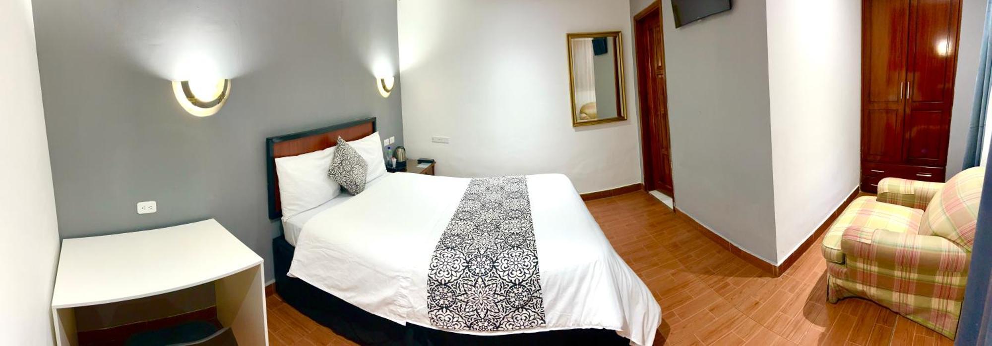 Accel Hotel La Quinta Ibarra Bagian luar foto