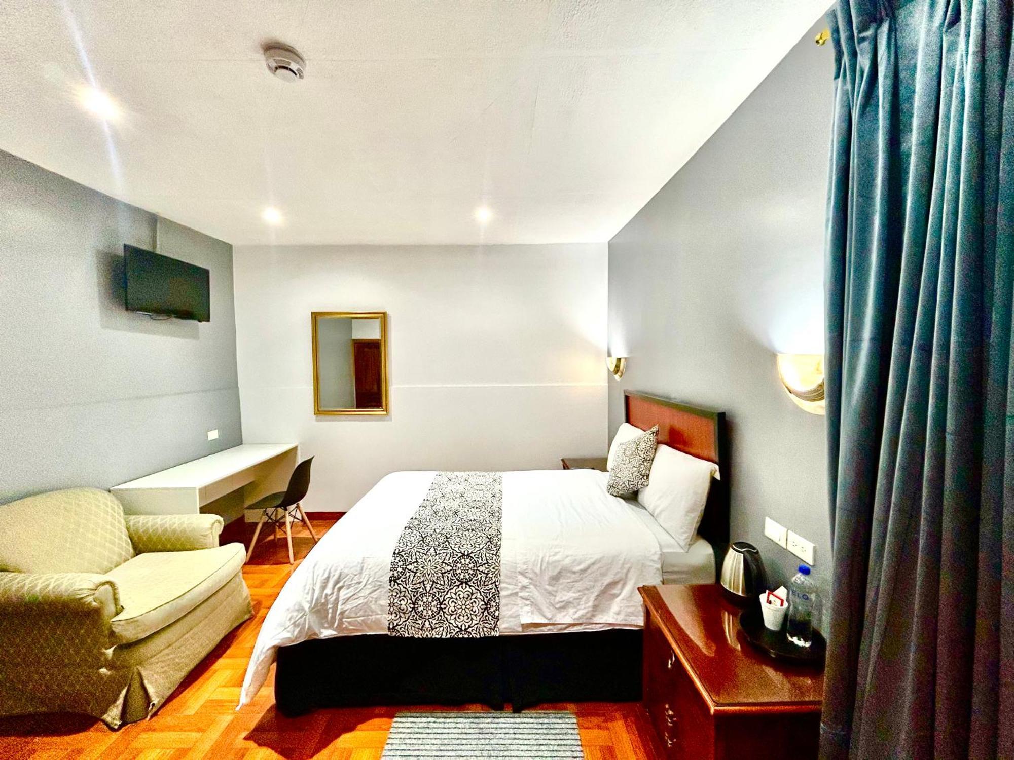 Accel Hotel La Quinta Ibarra Bagian luar foto