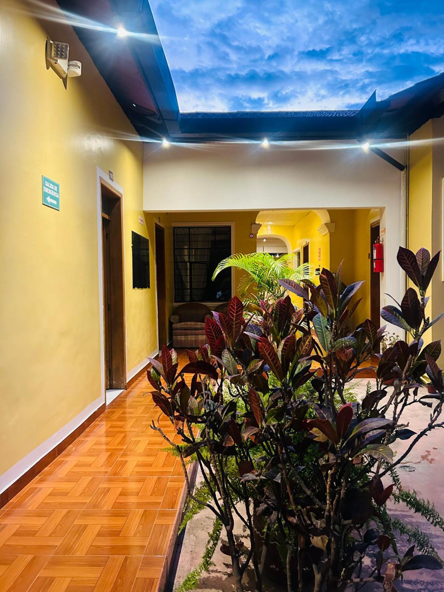 Accel Hotel La Quinta Ibarra Bagian luar foto