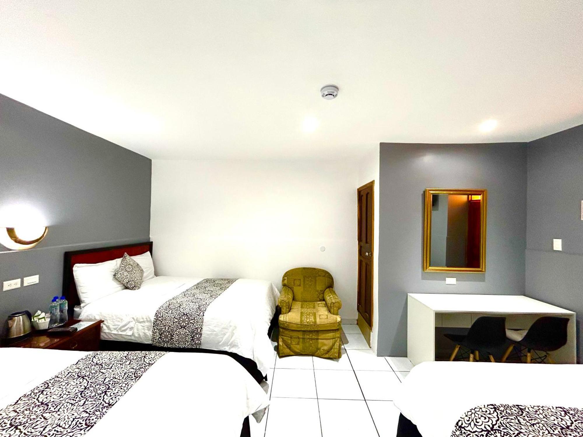 Accel Hotel La Quinta Ibarra Bagian luar foto