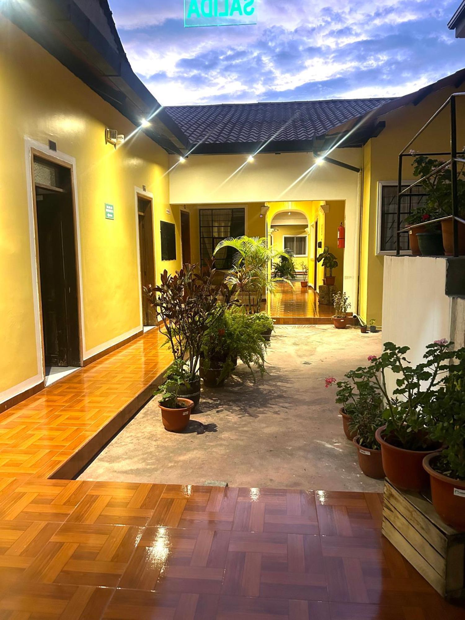 Accel Hotel La Quinta Ibarra Bagian luar foto