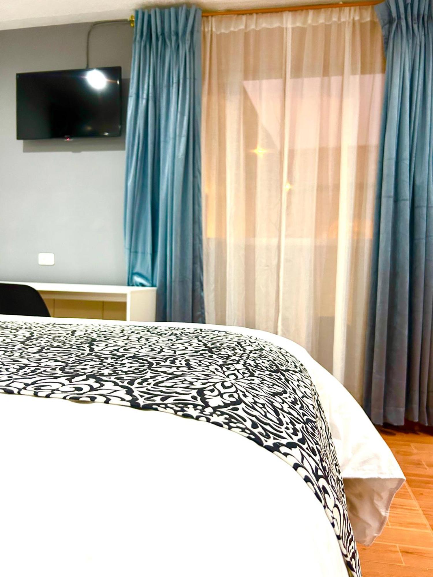 Accel Hotel La Quinta Ibarra Bagian luar foto