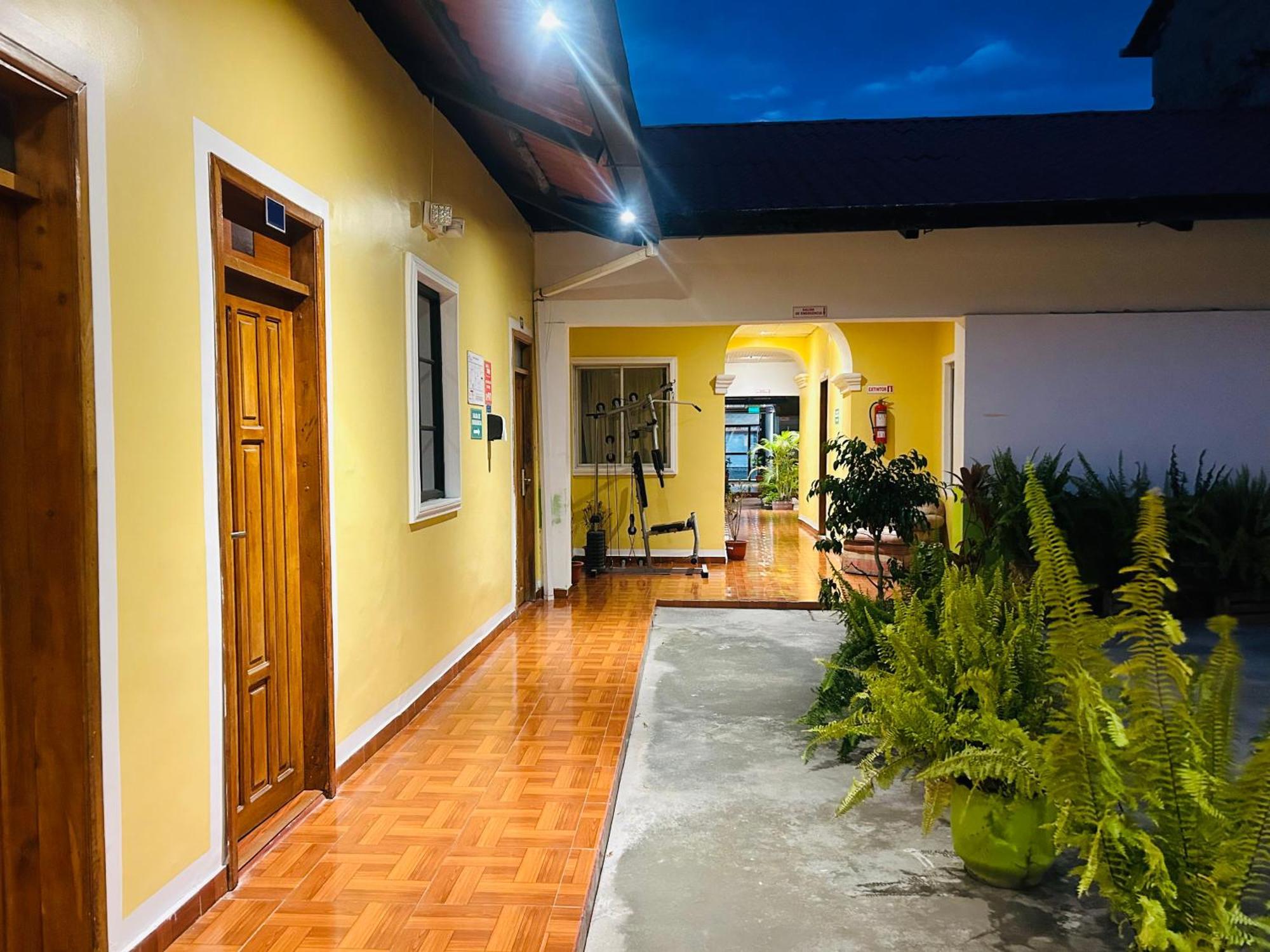 Accel Hotel La Quinta Ibarra Bagian luar foto