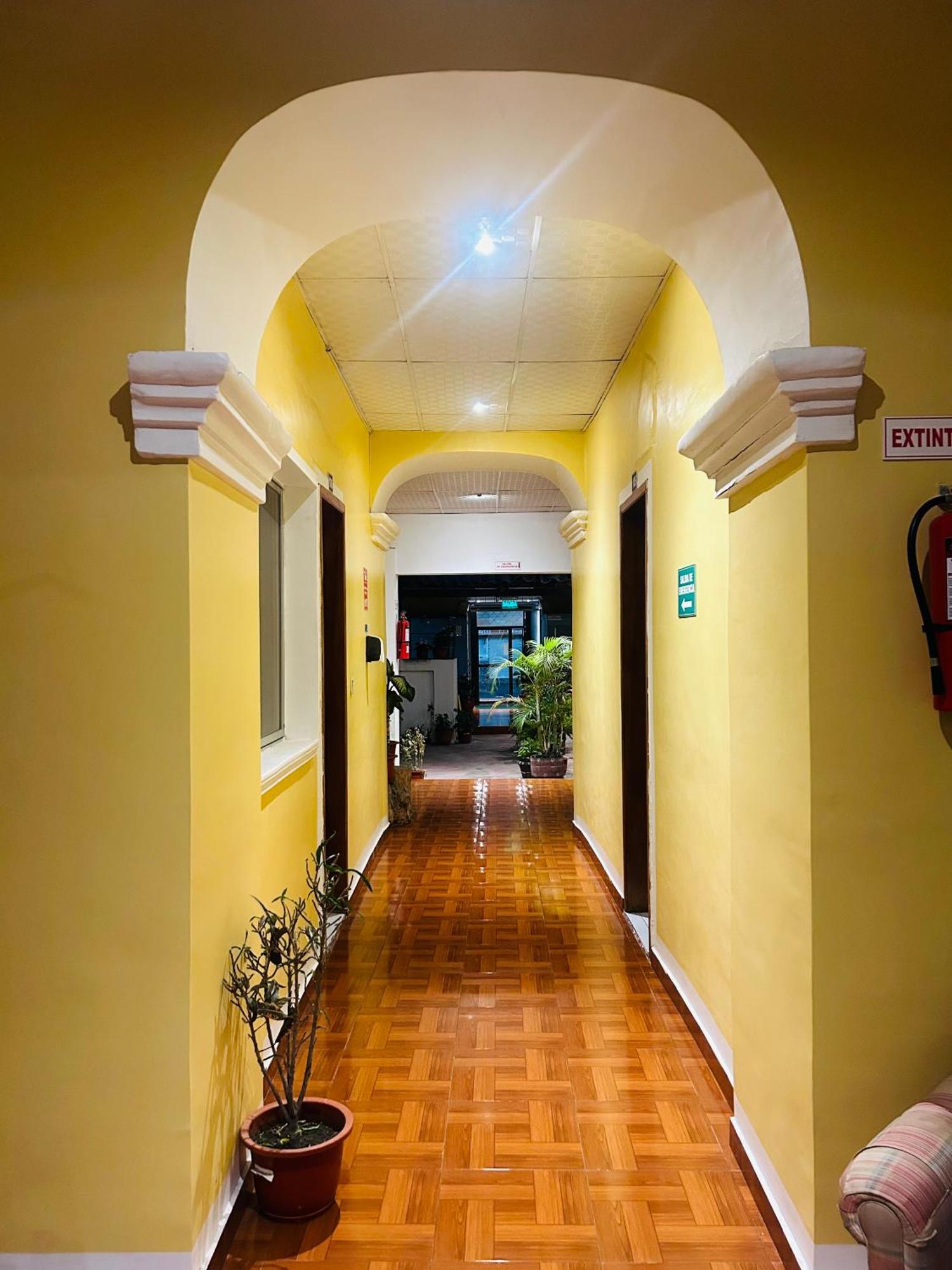 Accel Hotel La Quinta Ibarra Bagian luar foto