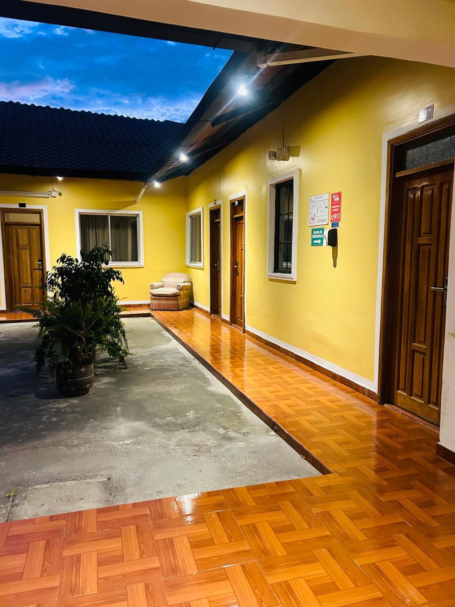 Accel Hotel La Quinta Ibarra Bagian luar foto