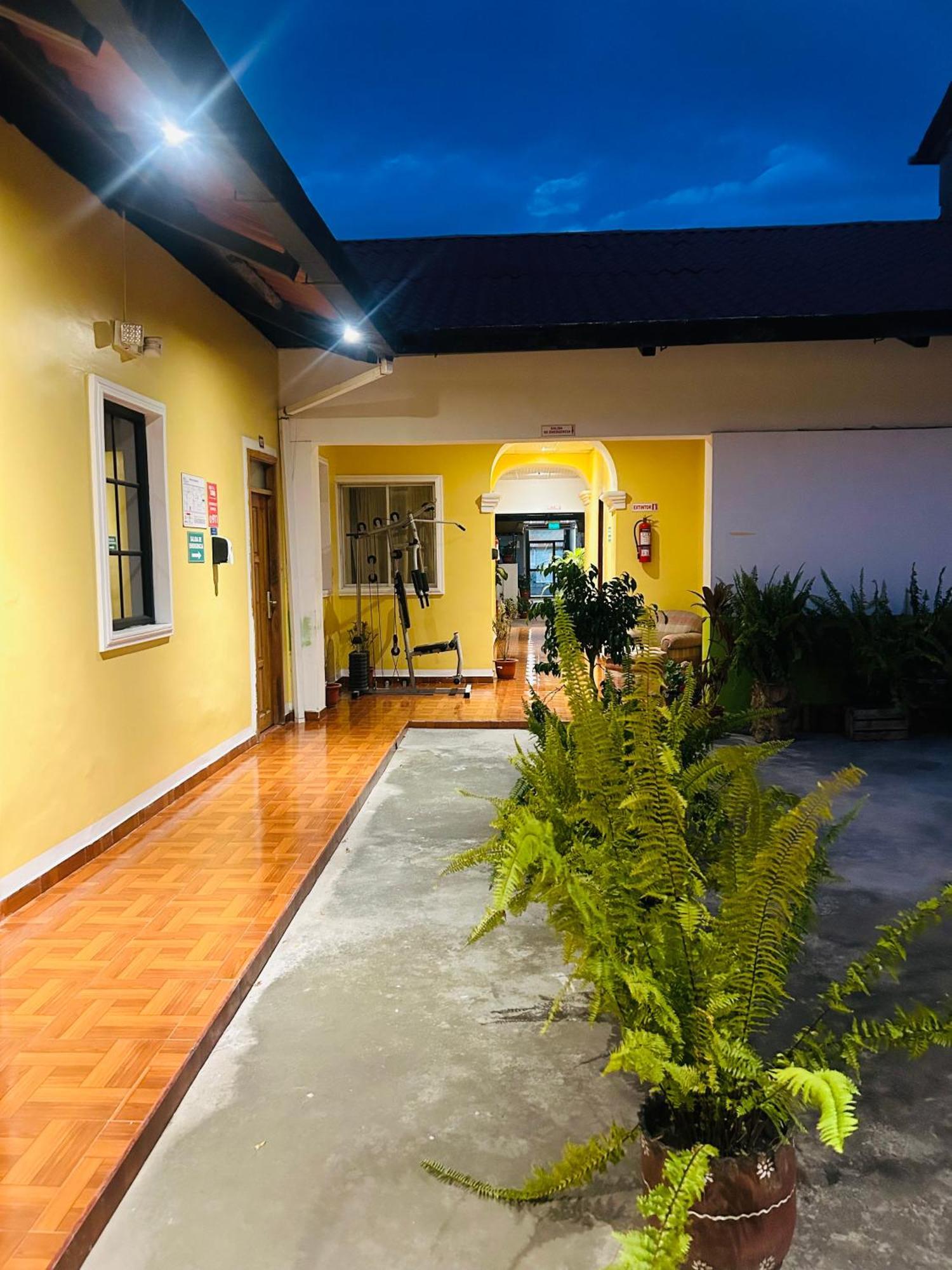 Accel Hotel La Quinta Ibarra Bagian luar foto